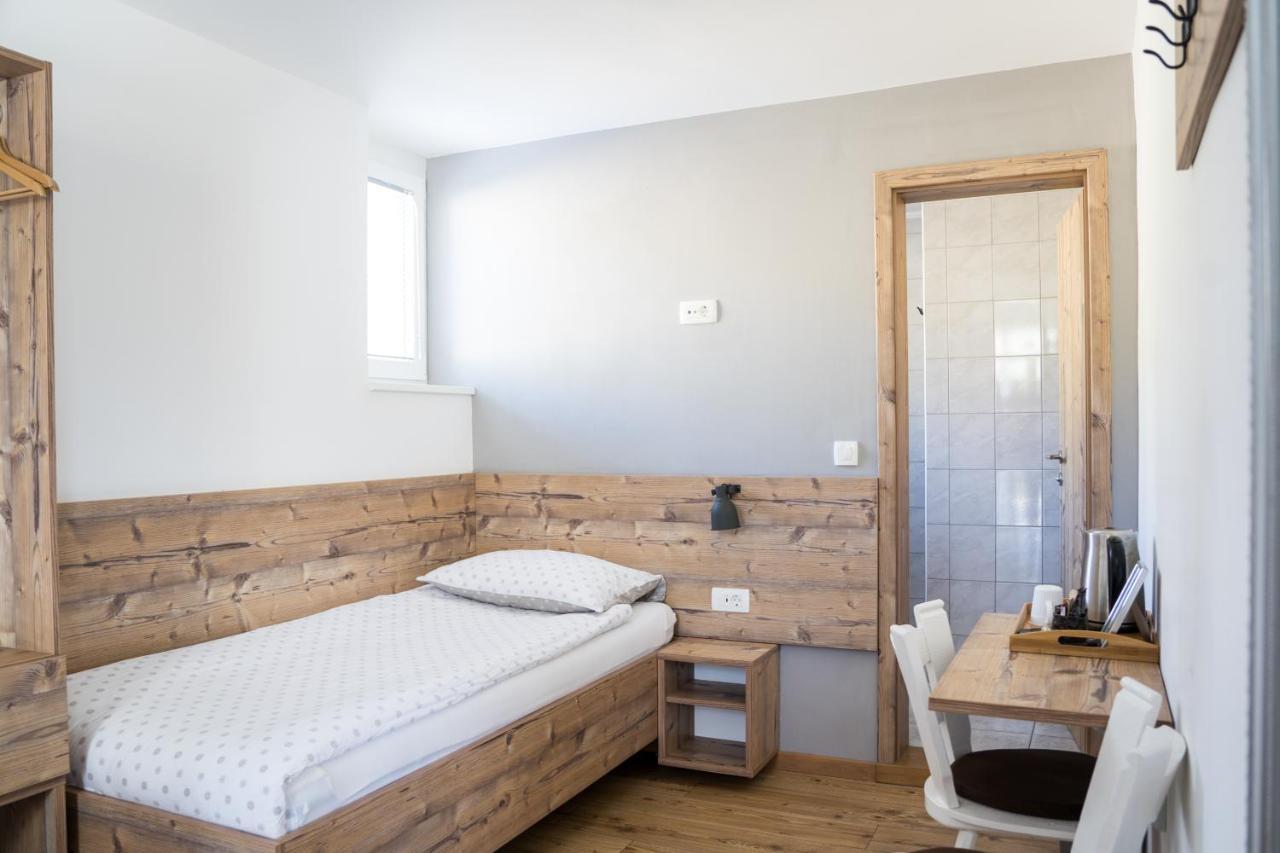 Hisa Poljana Rooms プレヴァリェ エクステリア 写真