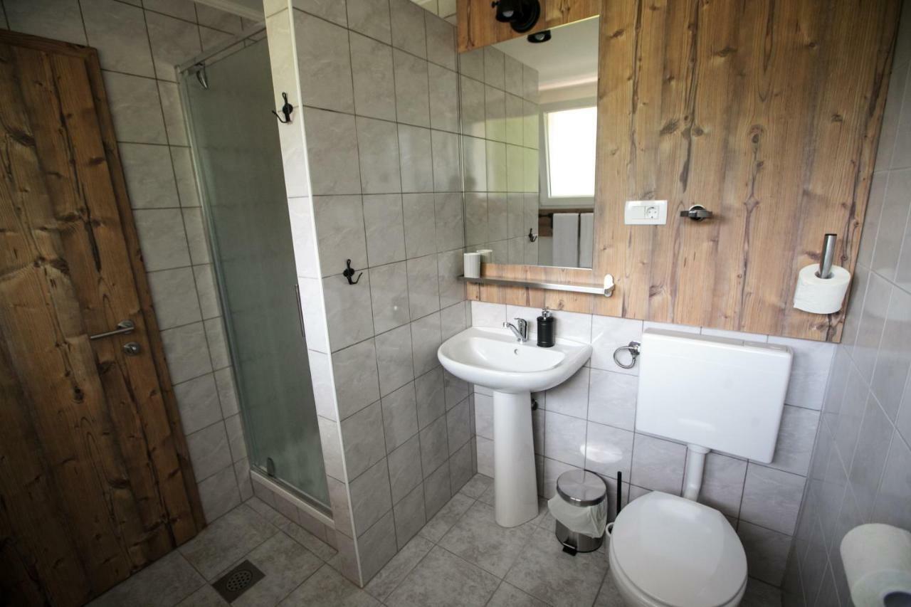 Hisa Poljana Rooms プレヴァリェ エクステリア 写真